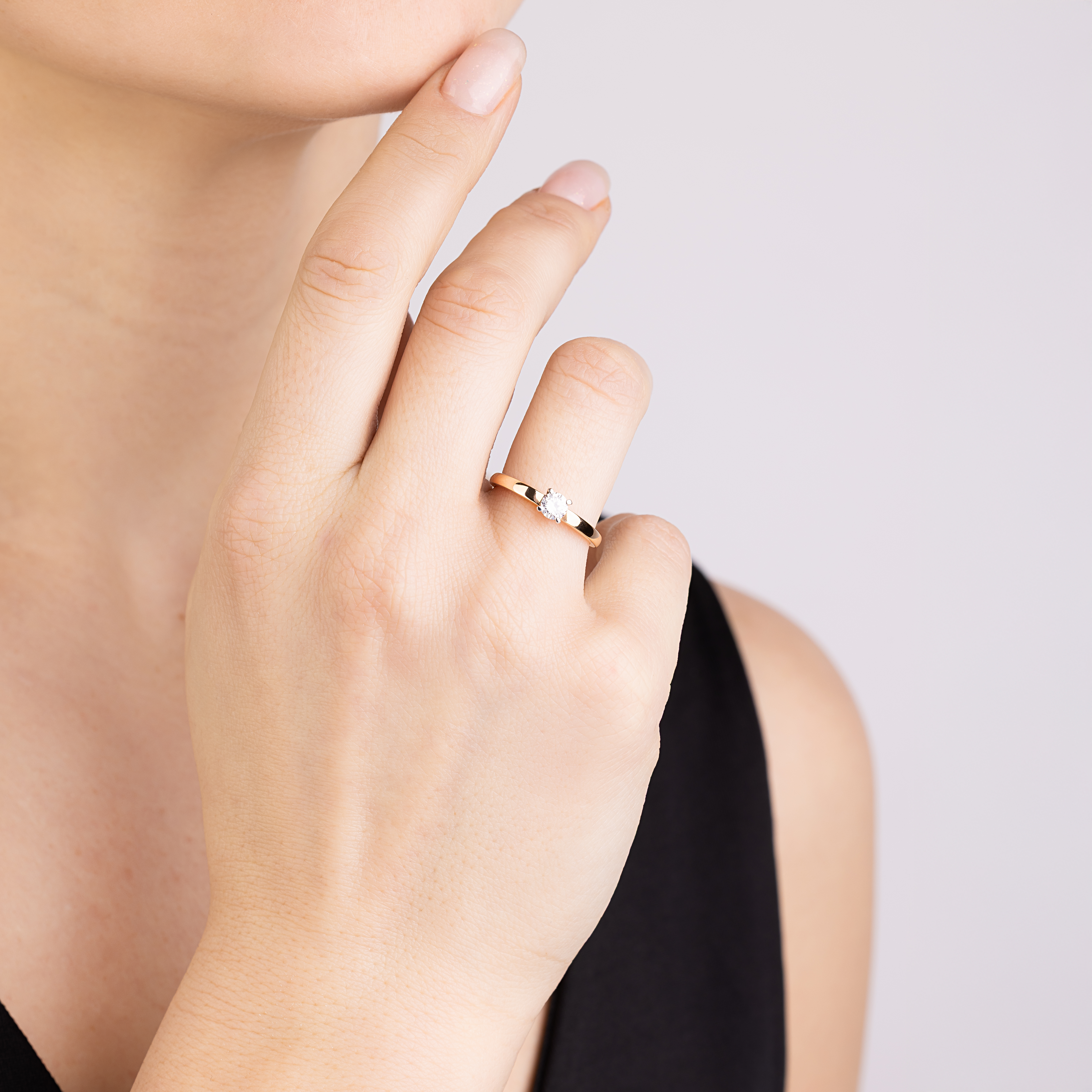 картинка Золотое кольцо с бриллиантом, 10282433