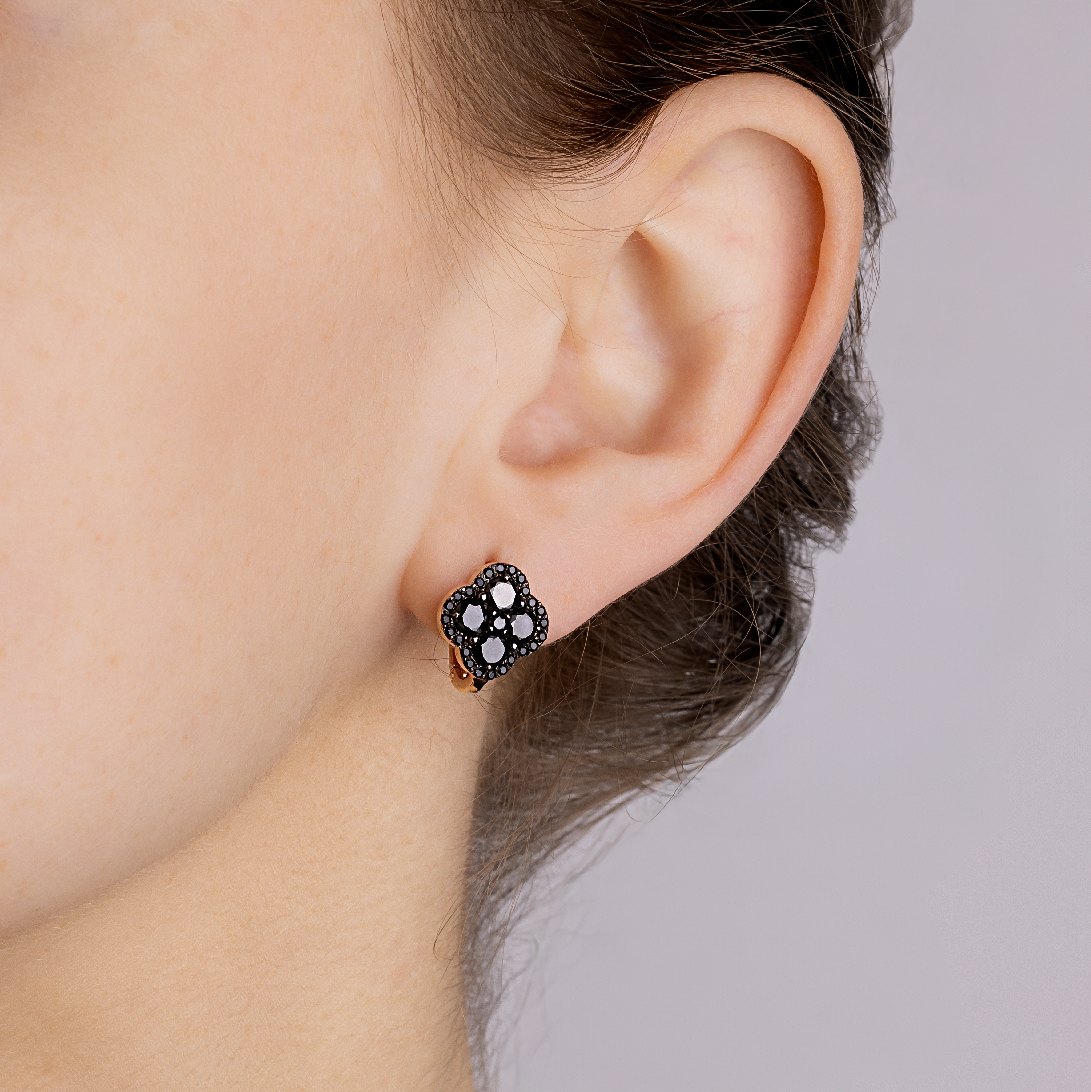 картинка Золотые серьги "Клевер" с черными фианитами, 10504237