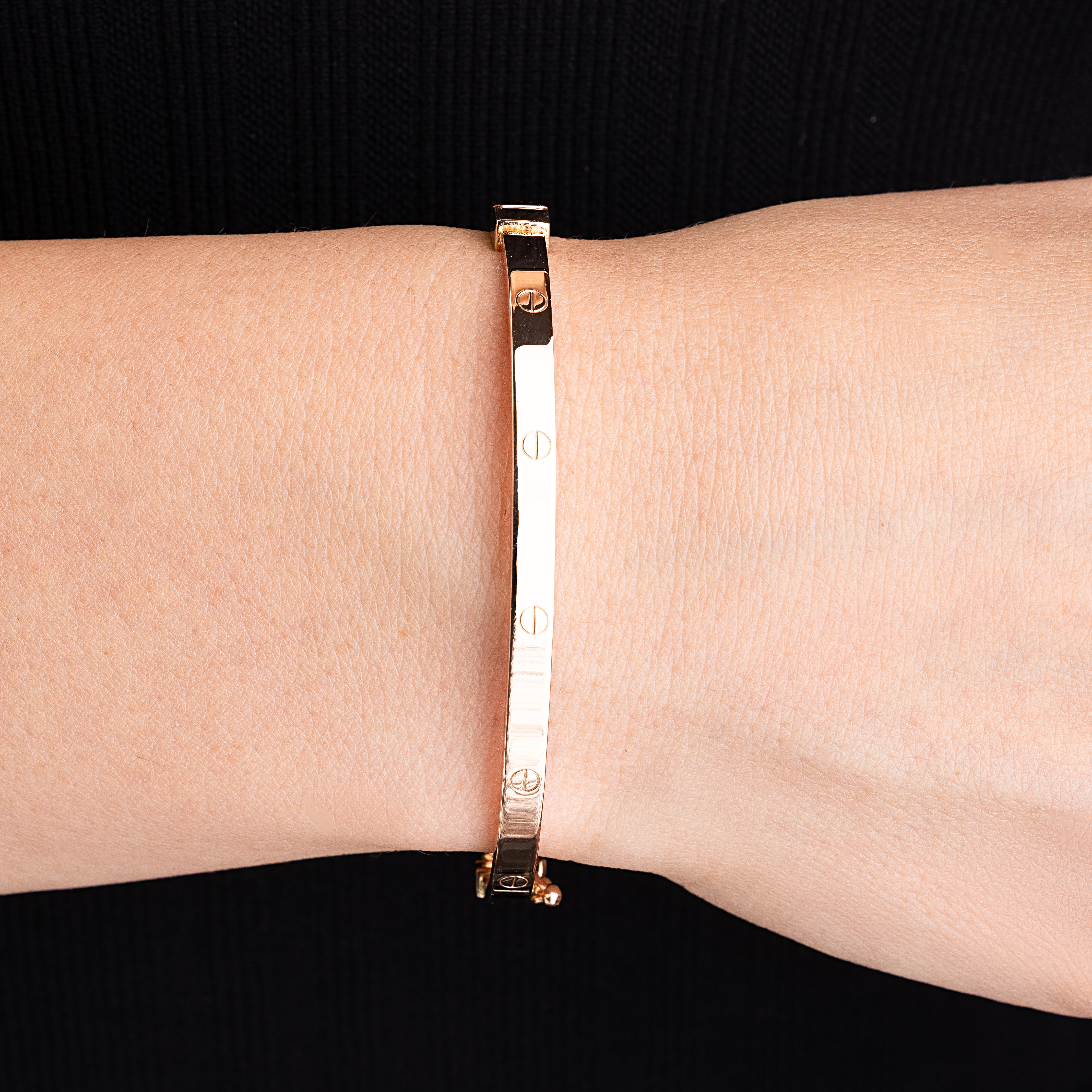 картинка Жорсткий браслет "Love" із червоного золота, 10527315