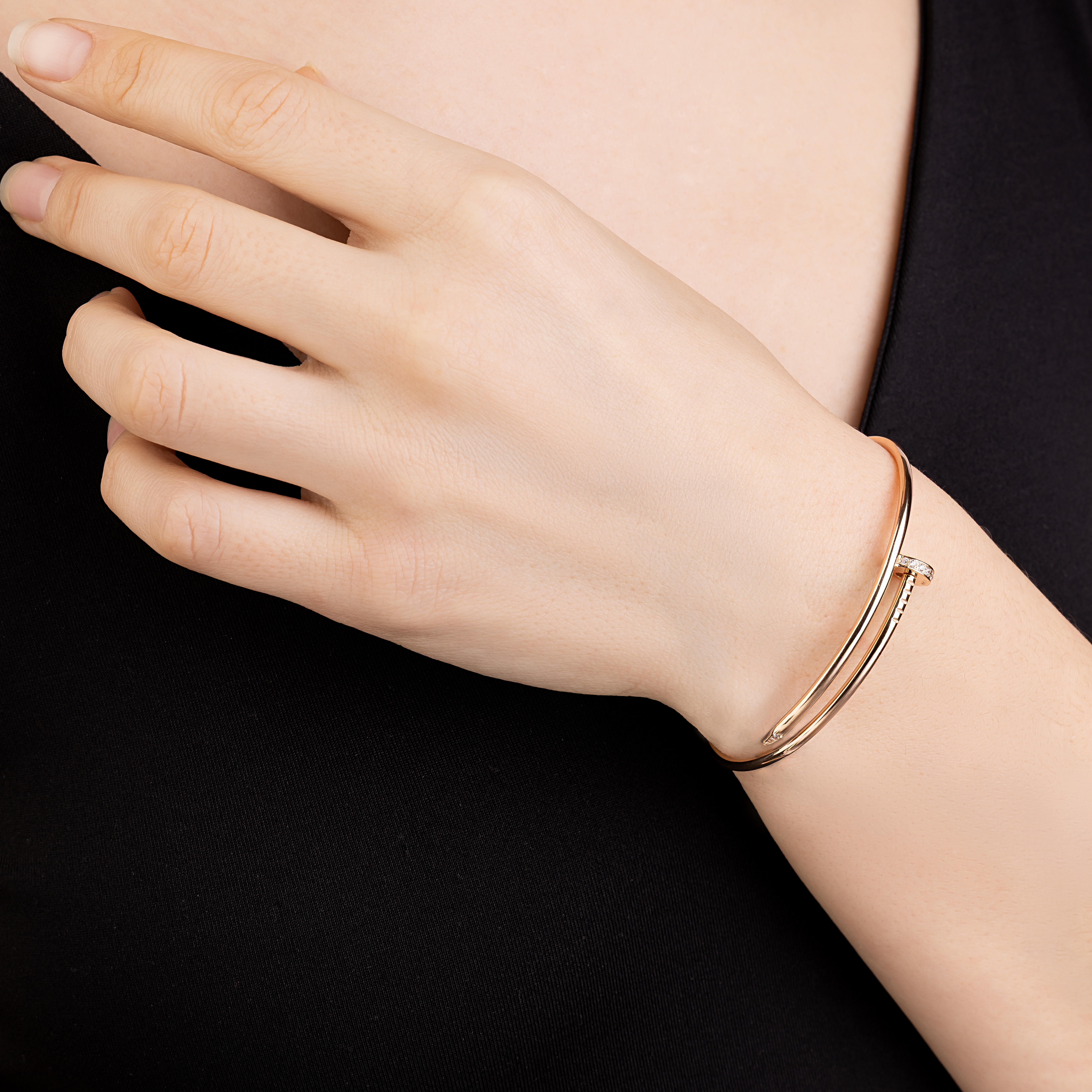 картинка Жорсткий браслет "Цвях" із червоного золота, 10500277