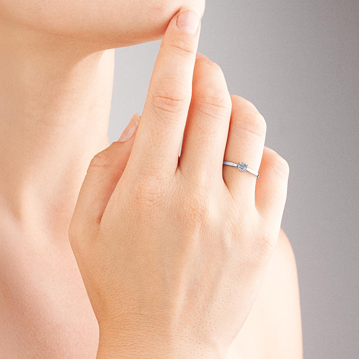 картинка Каблучка з діамантом із білого золота, 10494678